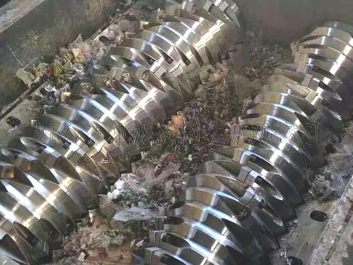 蛇皮袋撕碎機內(nèi)部